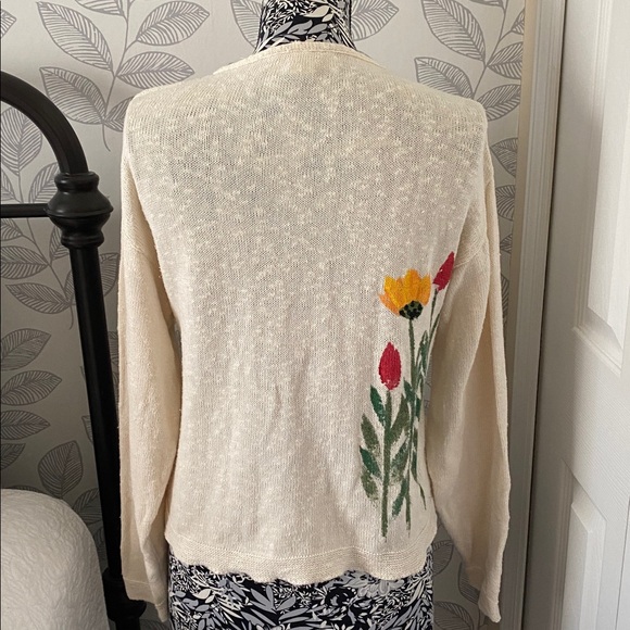 Vintage button front cardigan with painted floral design by Victoria - Picture 5 of 10